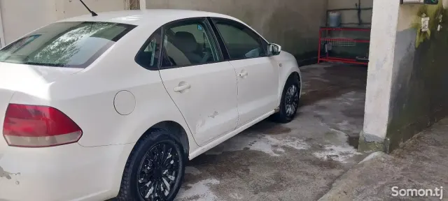 Volkswagen Polo 2014 · 1.6 MT