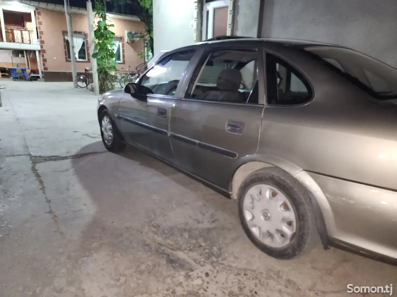 Opel Vectra B 1995 · 1.6 MT