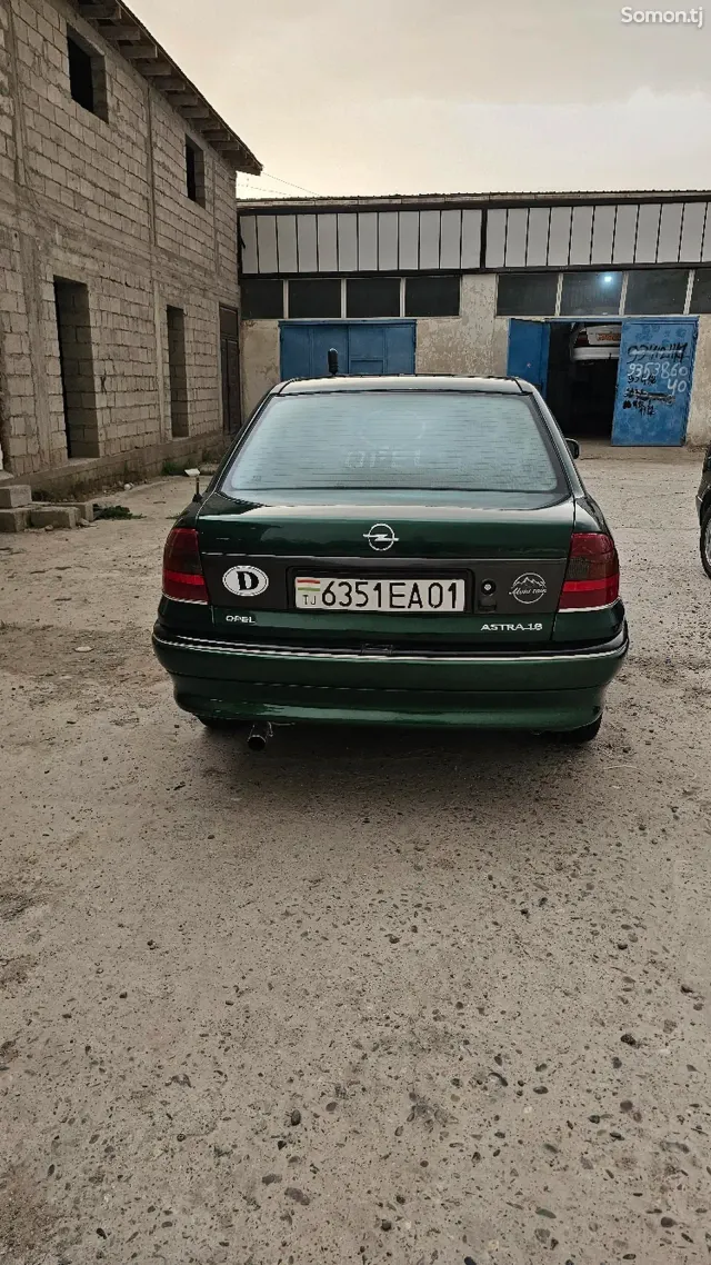 Opel Astra F 1996 · 1.6 MT