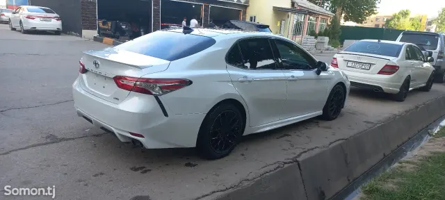 Toyota Camry 2018 · 3.5 AT