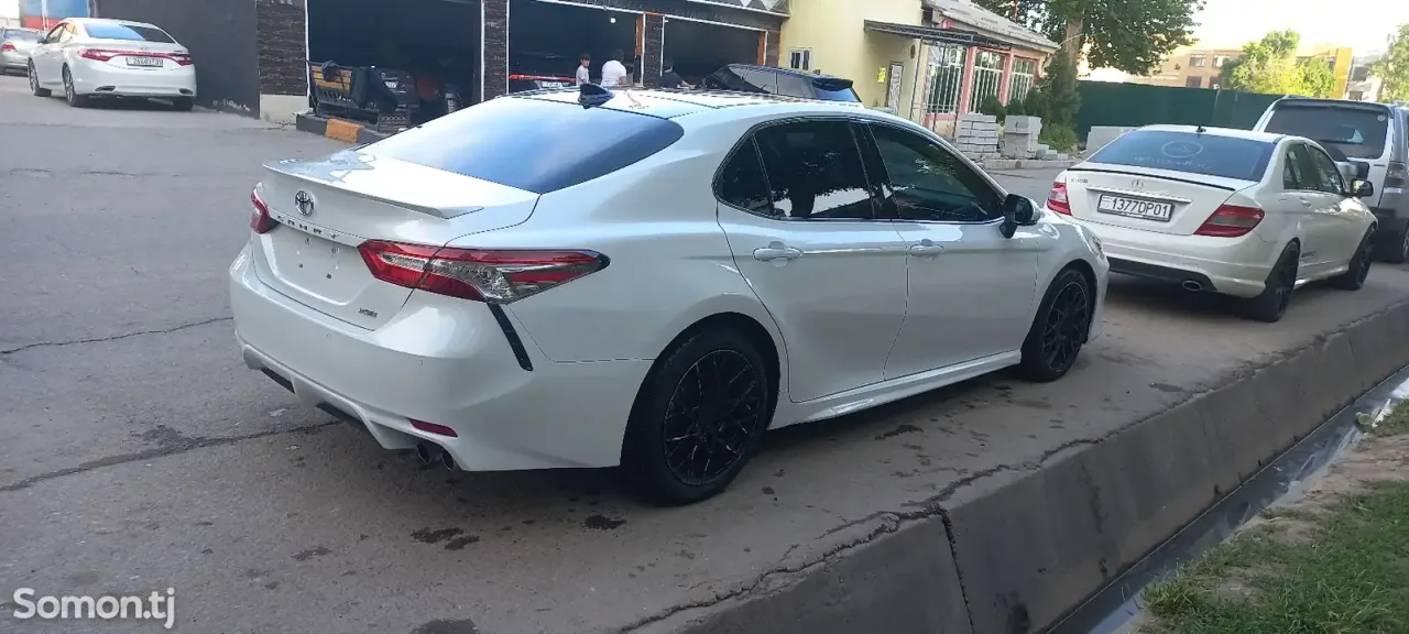 Toyota Camry 2018 · 3.5 AT