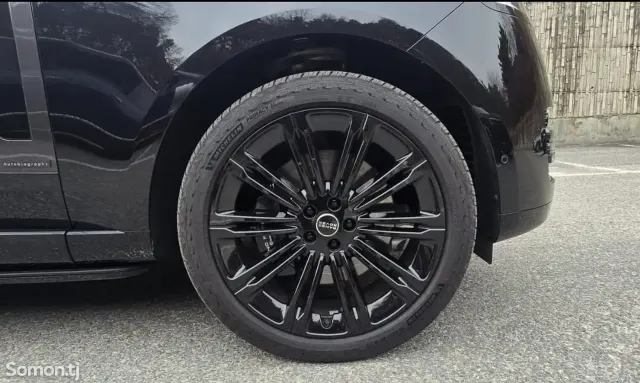 Land Rover Vogue 2025 · 4.4 AT