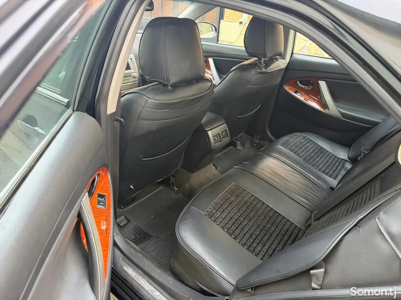 Toyota Camry 2010 · 2.4 AT