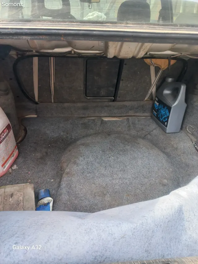 Opel Vectra A 1991 · 1.6 MT