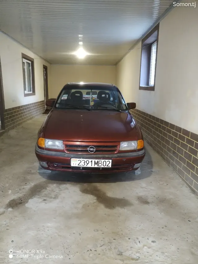 Opel Astra F 1993 · 1.8 MT