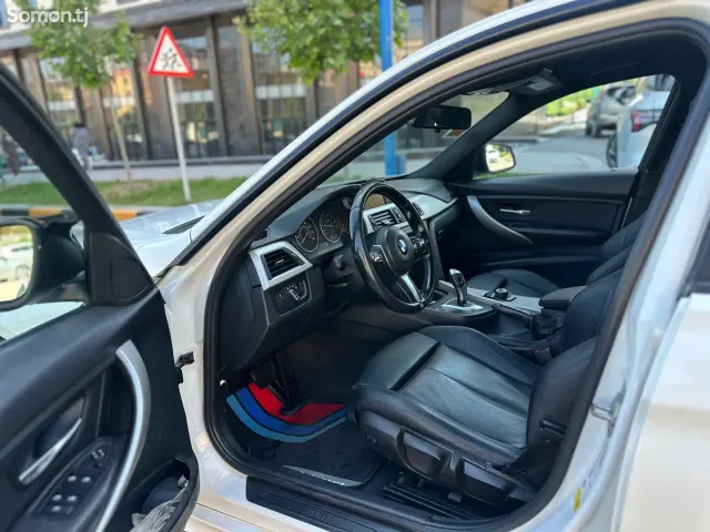 BMW 3 series 2013 · 2.0 AT