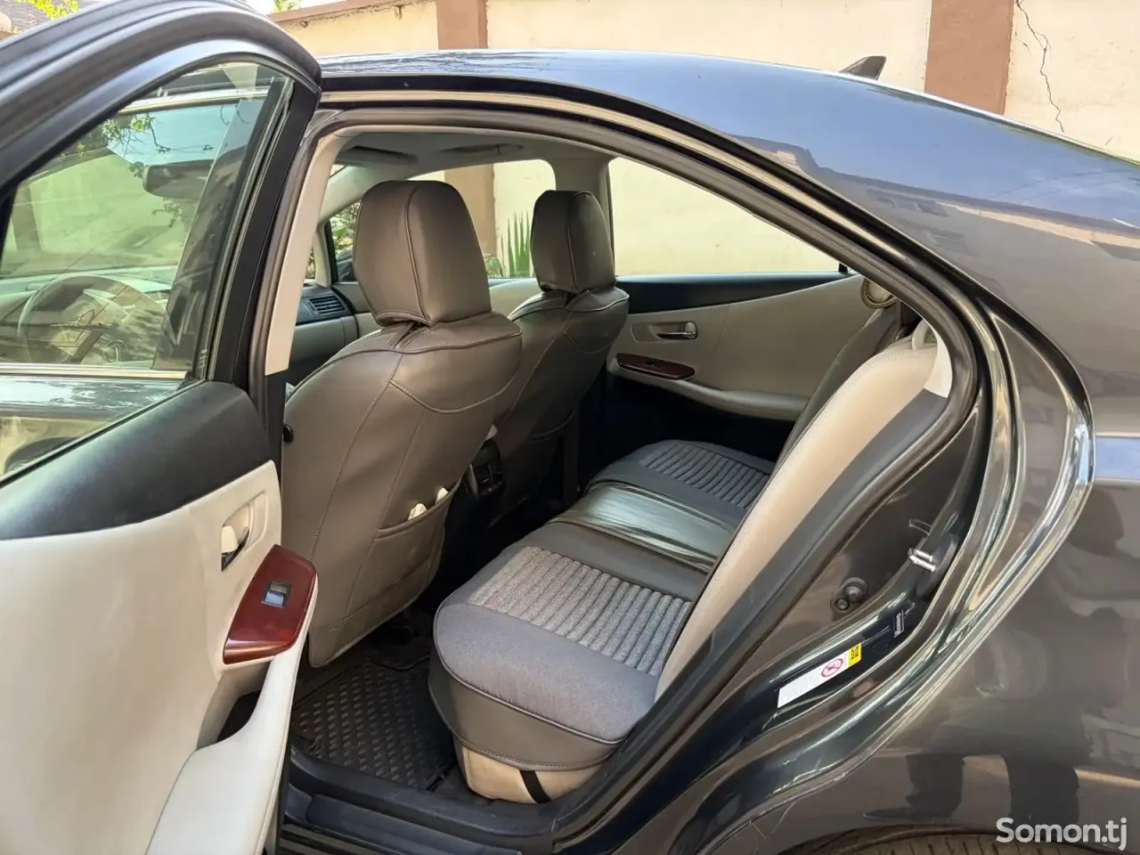Lexus HS series 2010 · 2.5 AT