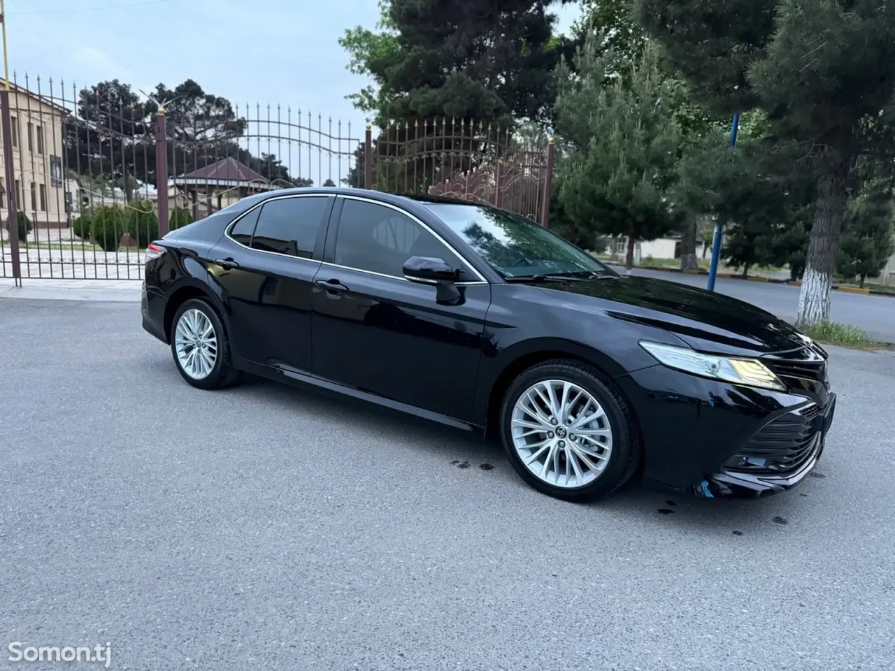 Toyota Camry 2020 · 2.0 AT