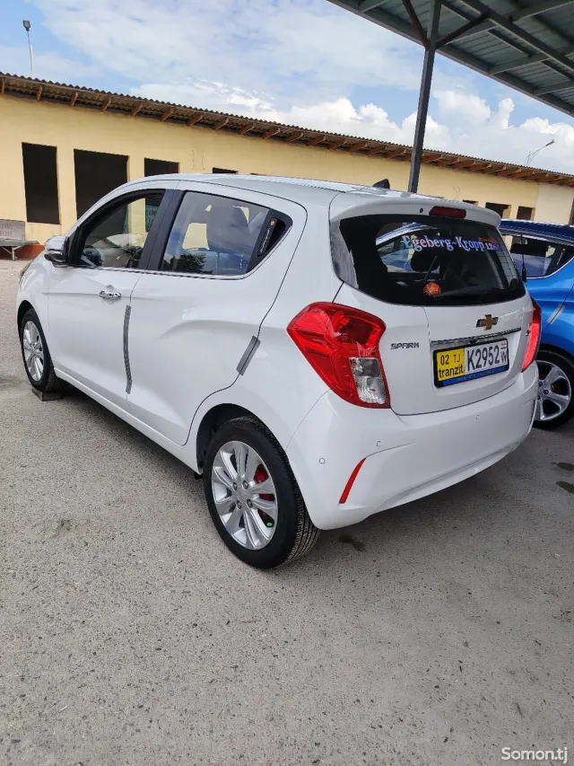 Chevrolet Spark 2015 · 1.0 AT