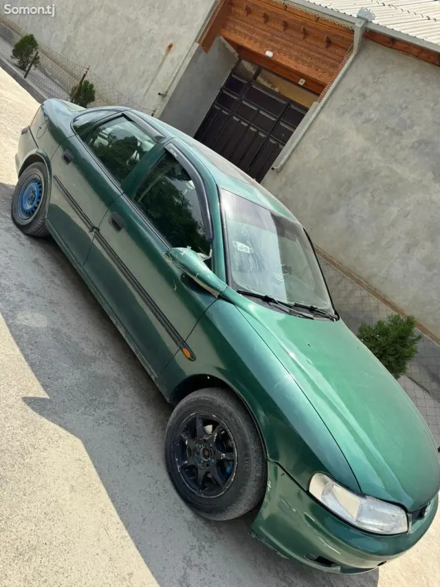 Opel Vectra B 1996 · 1.6 MT