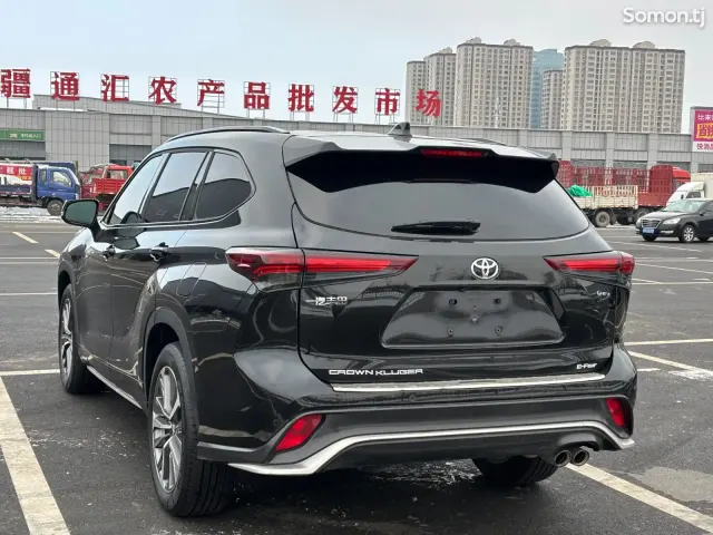 Toyota Crown 2025 · 2.5 AT