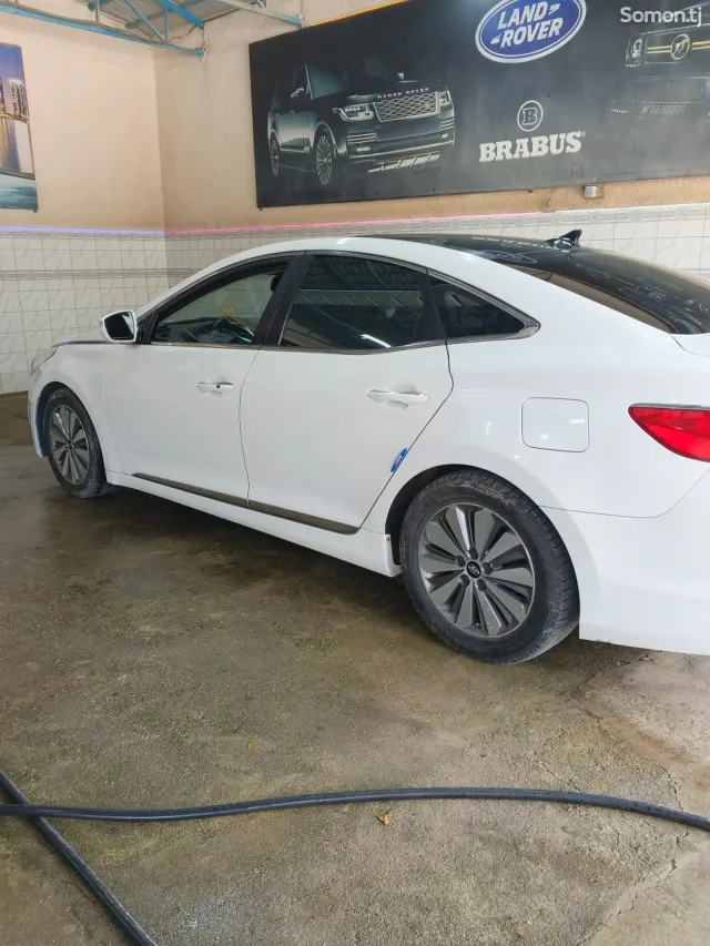 Hyundai Grandeur 2014 · 2.4 AT