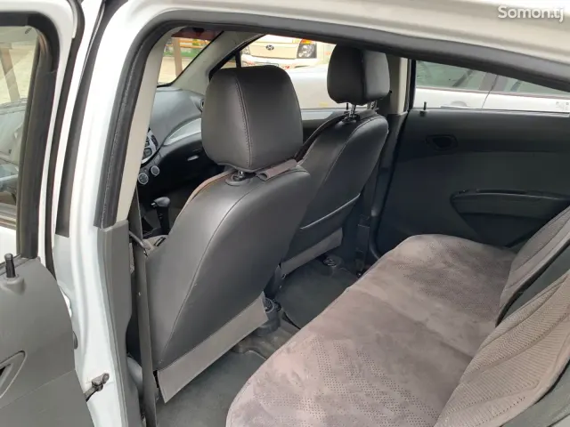 Chevrolet Spark 2014 · 1.1 AT