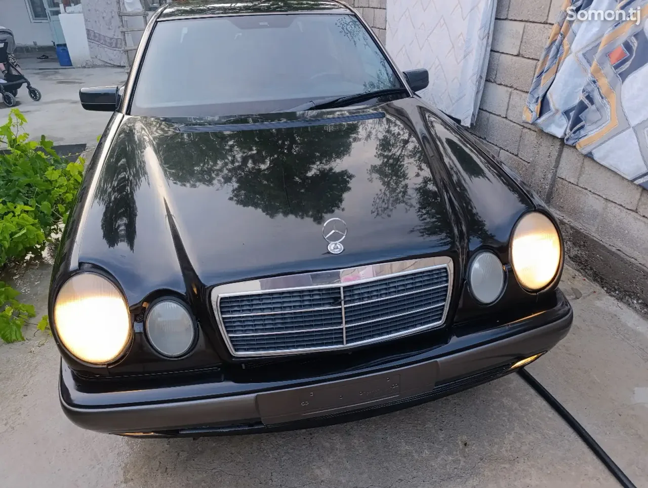 Mercedes-Benz E class 1995 · 2.0 MT