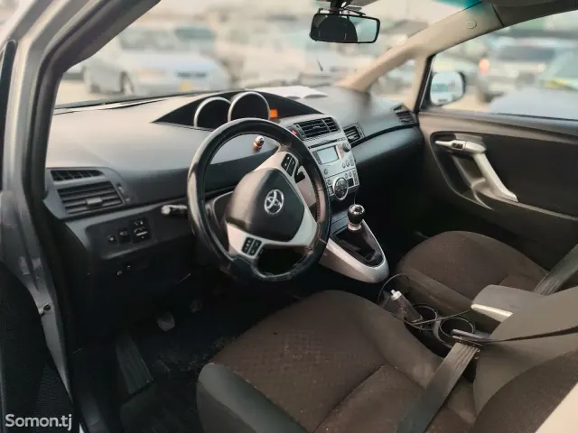 Toyota Verso 2012 · 1.8 MT