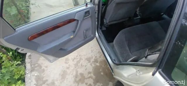 Opel Vectra A 1993 · 1.8 MT