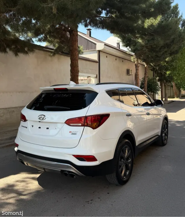 Hyundai Santa Fe 2016 · 2.0 AT