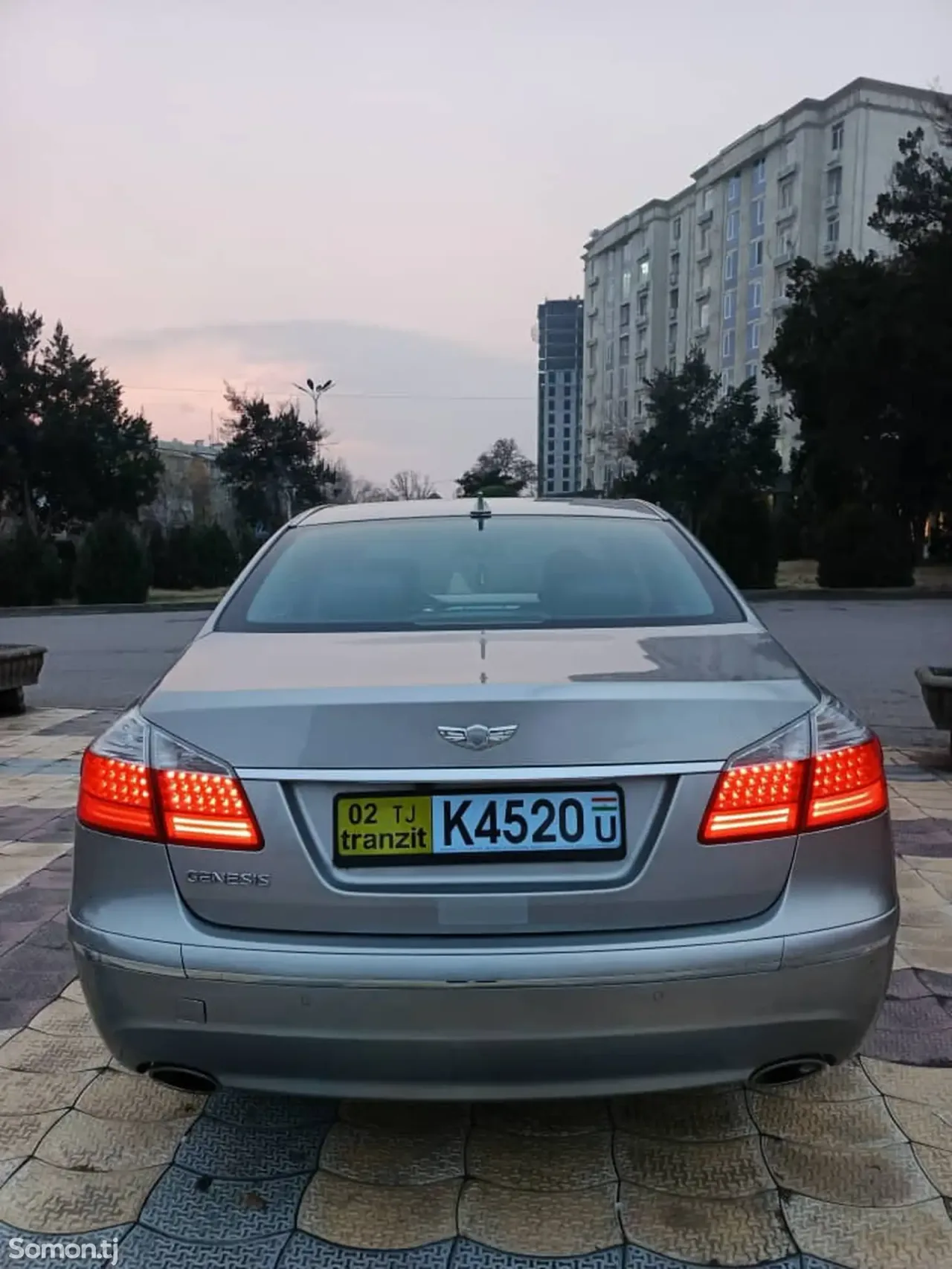 Hyundai Genesis 2010 · 3.0 AT
