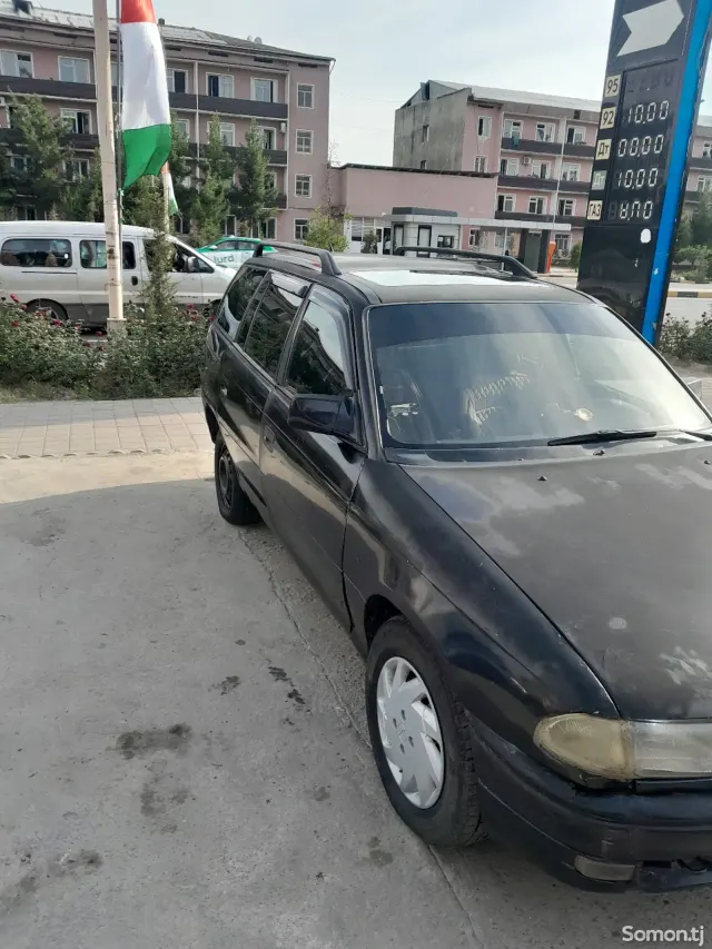 Opel Astra F 1994 · 1.6 MT