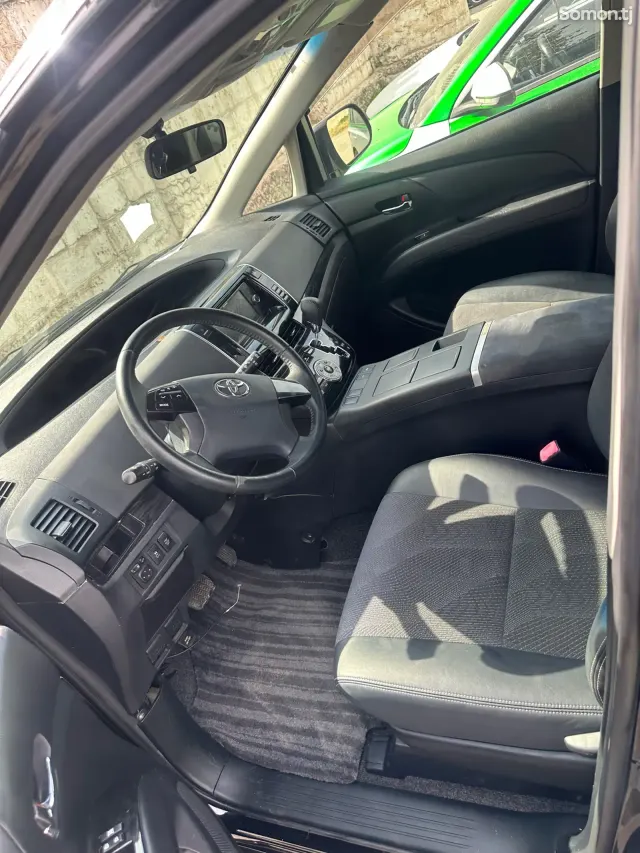 Toyota Estima 2014 · 2.4 AT