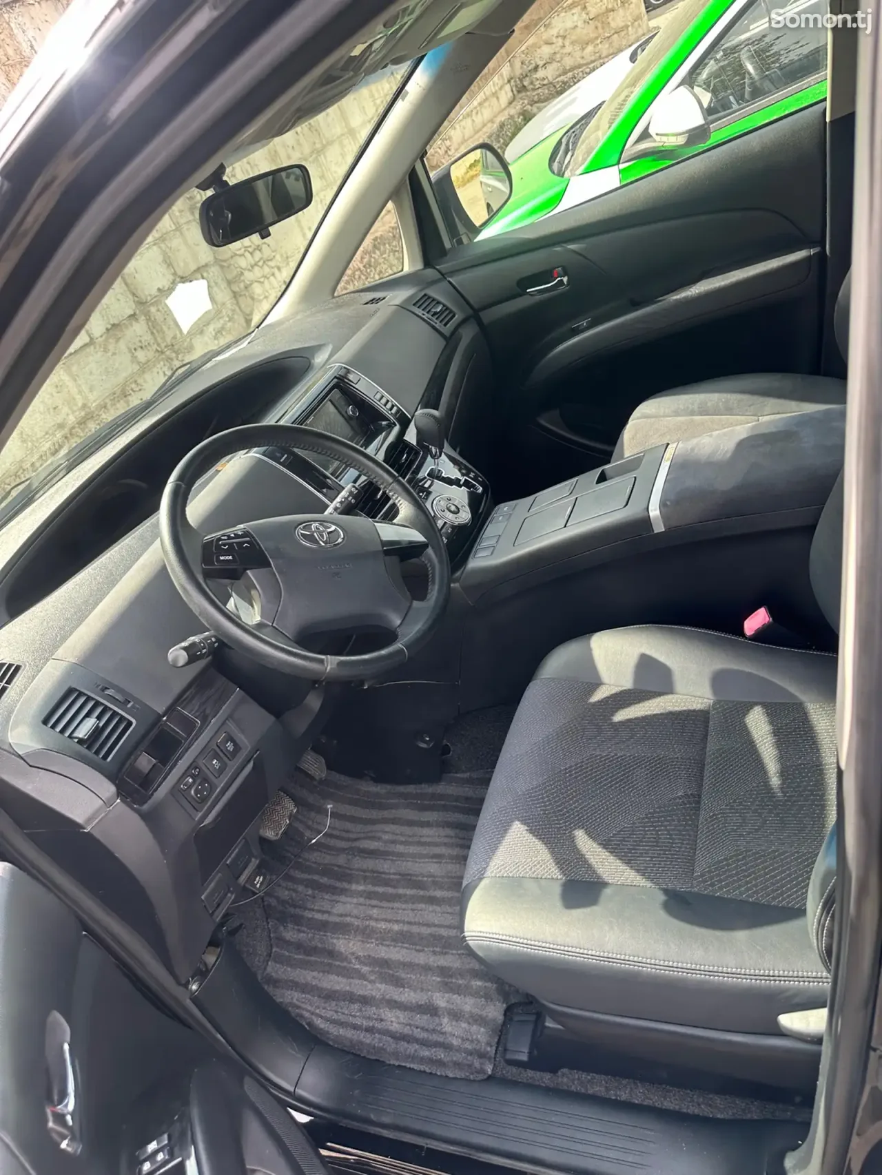 Toyota Estima 2014 · 2.4 AT