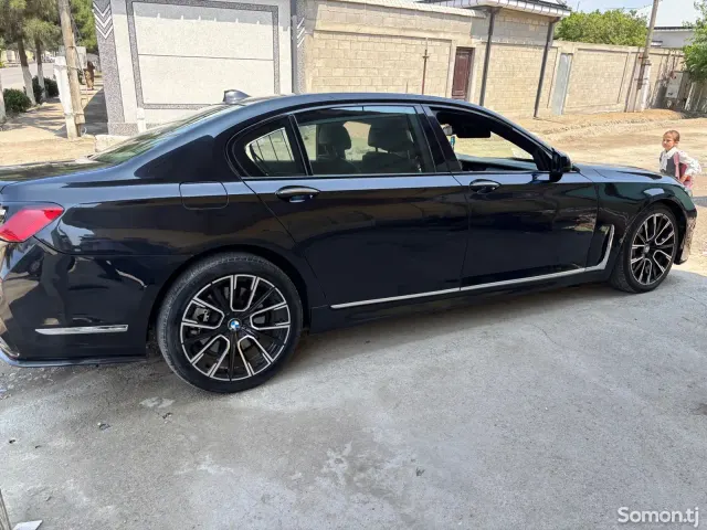 BMW 7 series 2010 · 4.4 AT