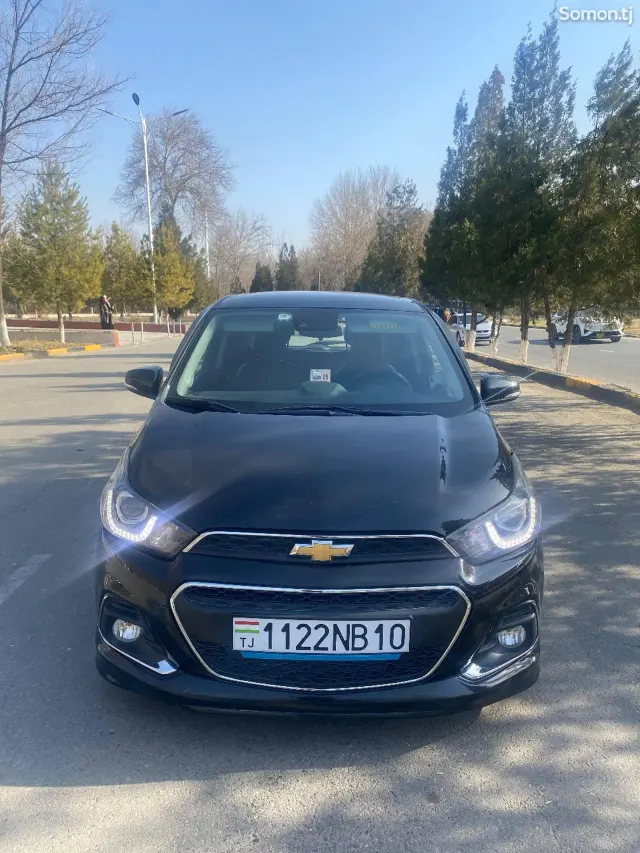 Chevrolet Spark 2015 · 1.1 AT