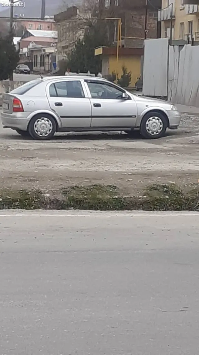 Opel Astra G 1998 · 1.6 MT