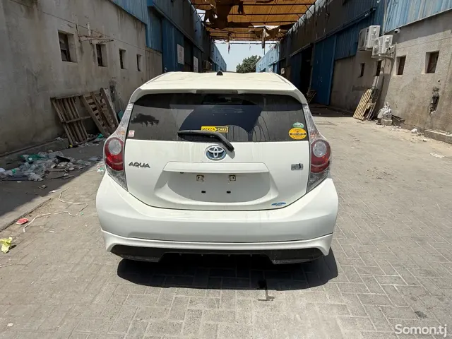 Toyota Aqua 2014 · 1.5 AT