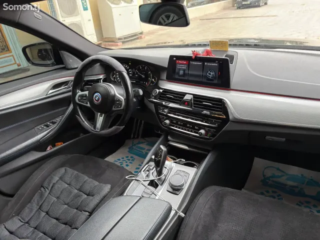 BMW M5 2017 · 2.0 AT