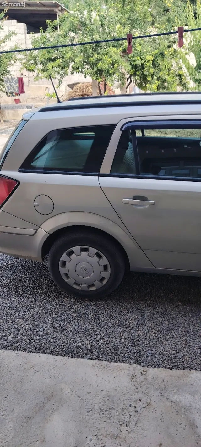 Opel Astra H 2006 · 1.7 MT