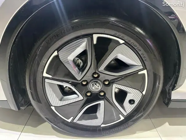 Toyota bZ3 2025 · AT