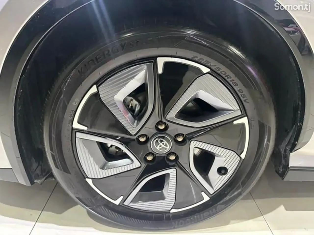 Toyota bZ3 2025 · AT