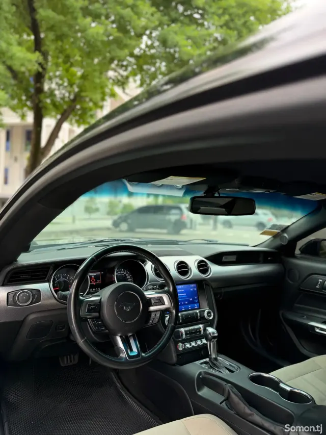 Ford Mustang 2018 · 2.3 AT