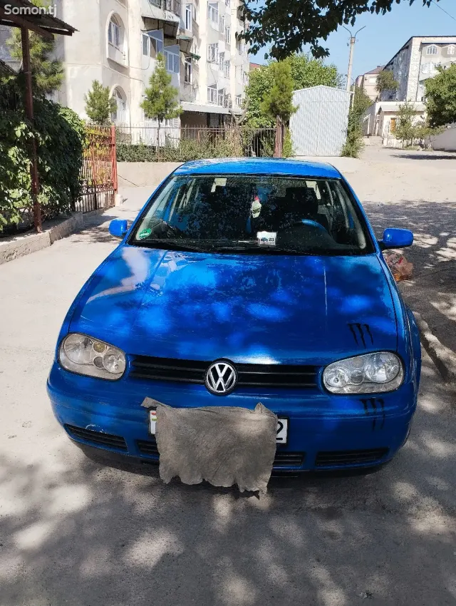 Volkswagen Golf 1998 · 1.6 MT