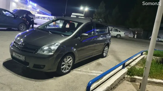 Toyota Avensis Verso 2007 · 2.2 MT