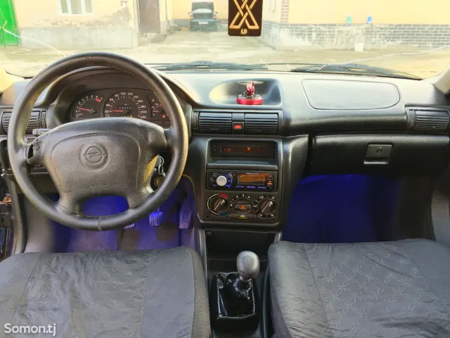 Opel Astra F 1996 · 1.6 MT