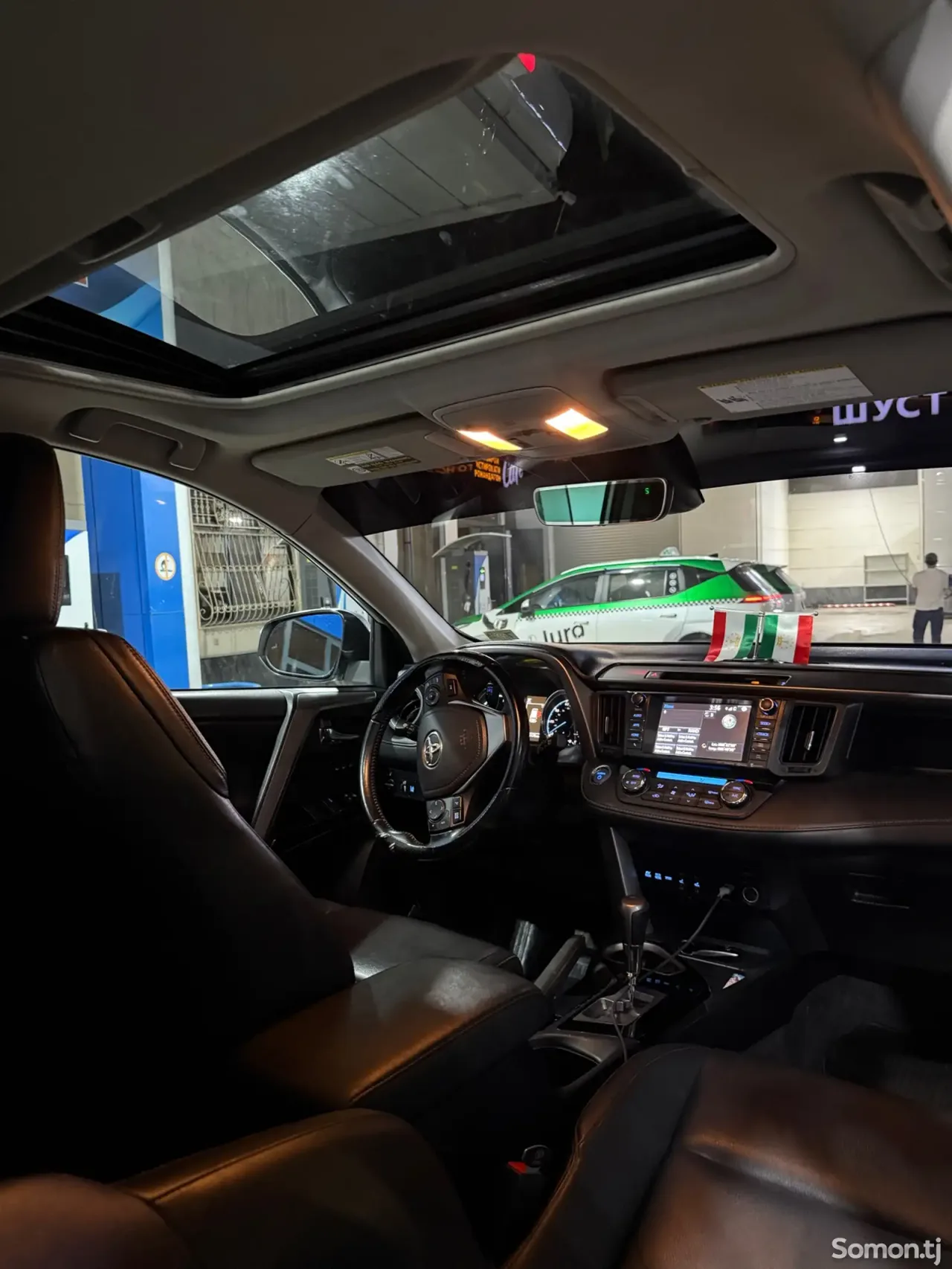 Toyota RAV 4 2016 · 2.5 AT