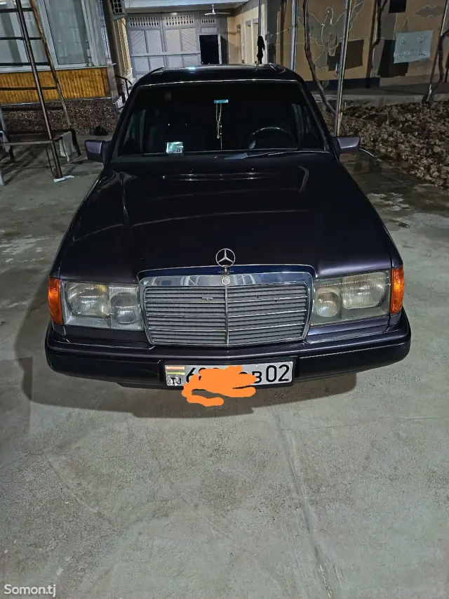 Mercedes-Benz W124 1993 · 2.0 MT