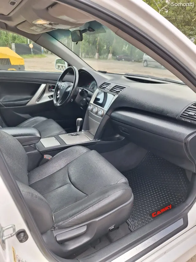 Toyota Camry 2011 · 2.5 AT