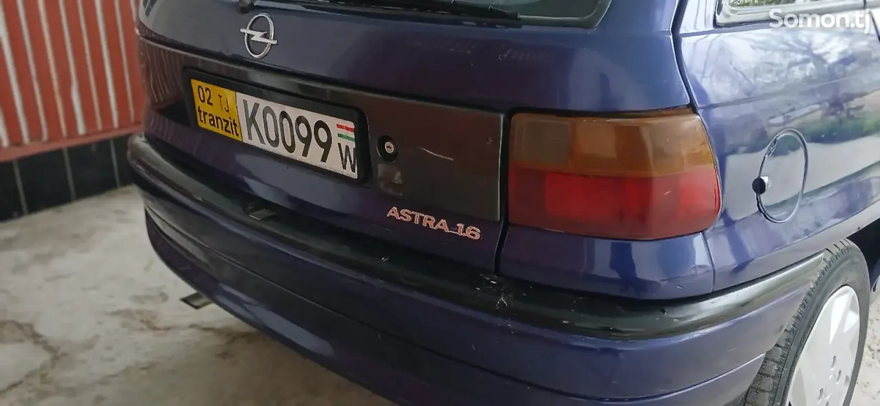 Opel Astra F 1996 · 1.6 MT