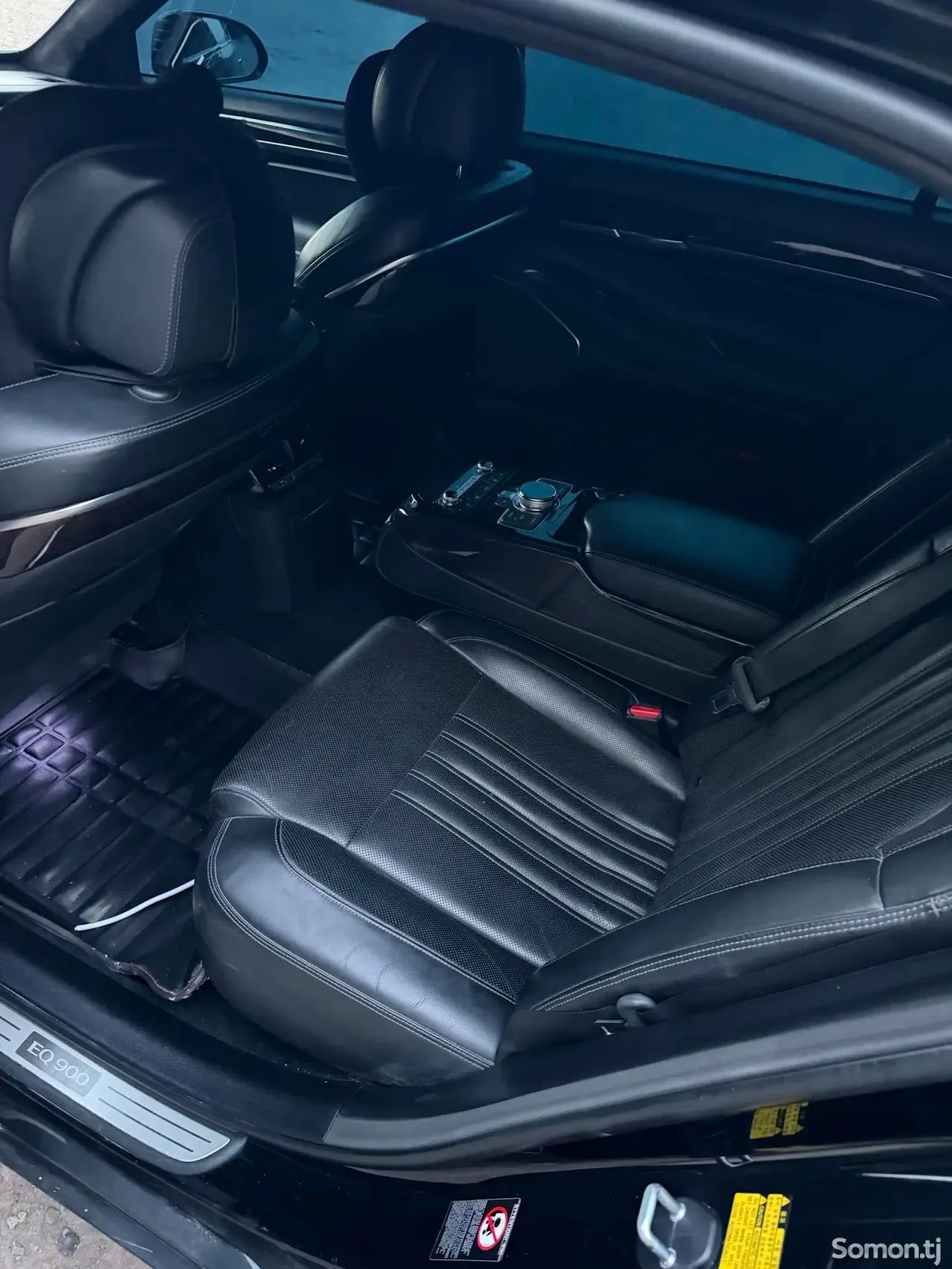 Hyundai Genesis 2018 · 3.8 AT