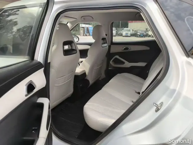 BYD Yuan Up 2025 · AT