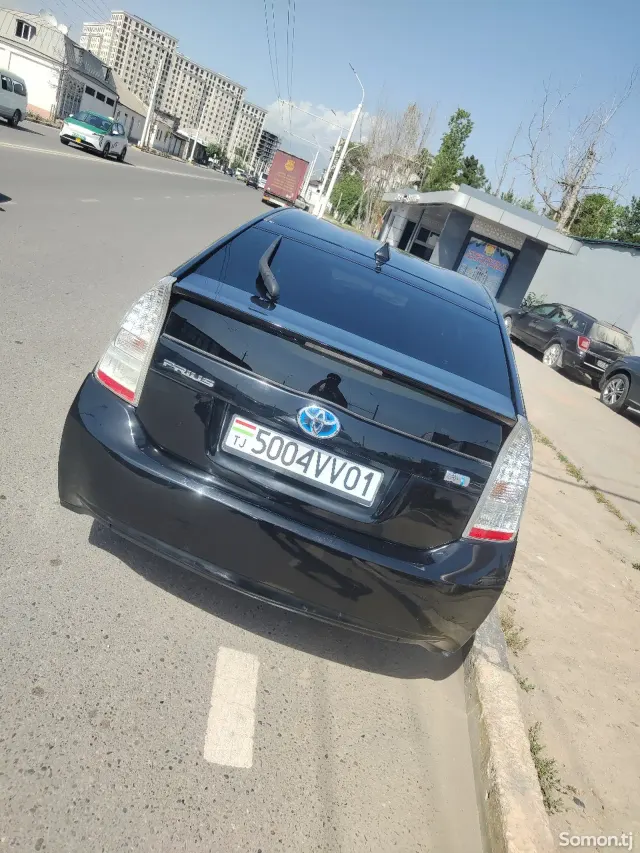 Toyota Prius 2011 · 1.8 AT