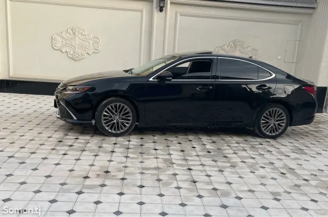 Lexus ES series 2013 · 3.5 AT