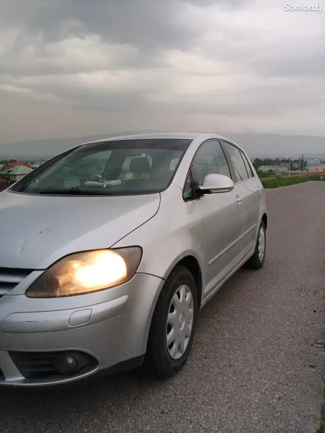 Volkswagen Golf 2006 · 1.4 MT