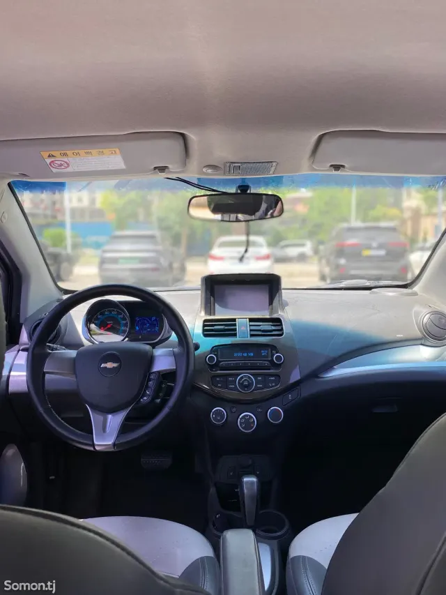 Chevrolet Spark 2014 · 1.0 AT
