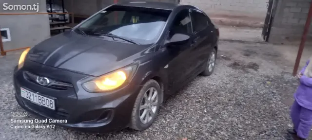 Hyundai Solaris 2013 · 1.6 MT