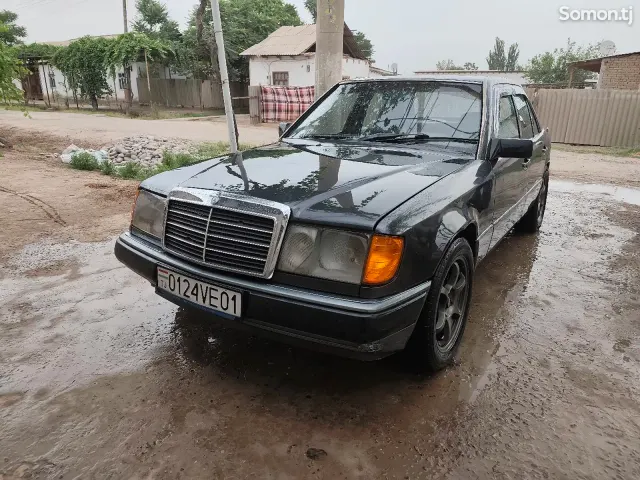 Mercedes-Benz W124 1990 · 2.5 MT
