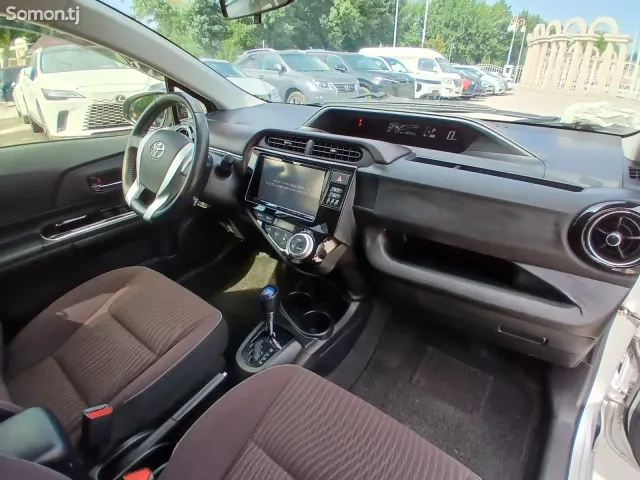 Toyota Aqua 2015 · 1.5 AT